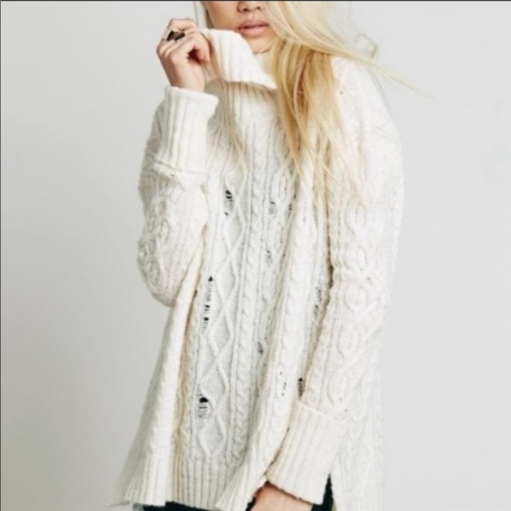 Free People Cable knit Cream Sweater Distressed S